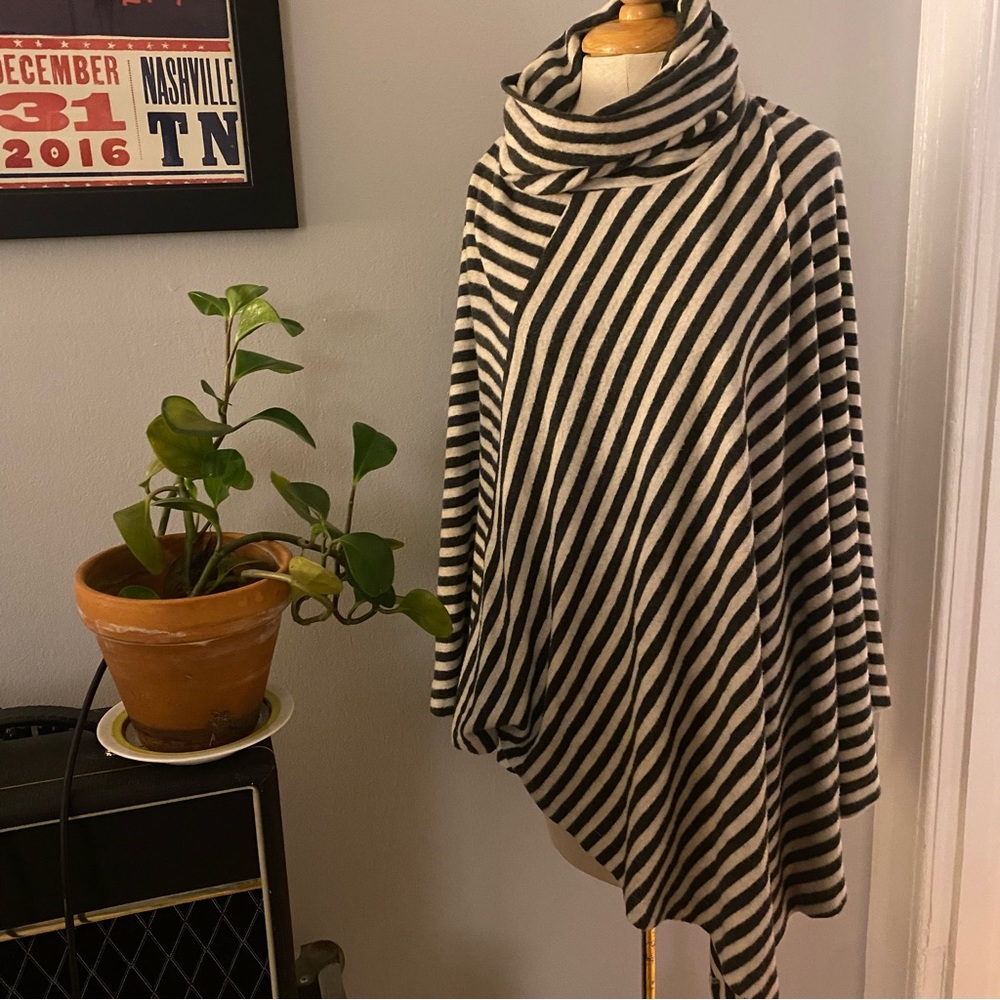 Soft surroundings super soft diagonal stripe asymmetrical tunic poncho one size